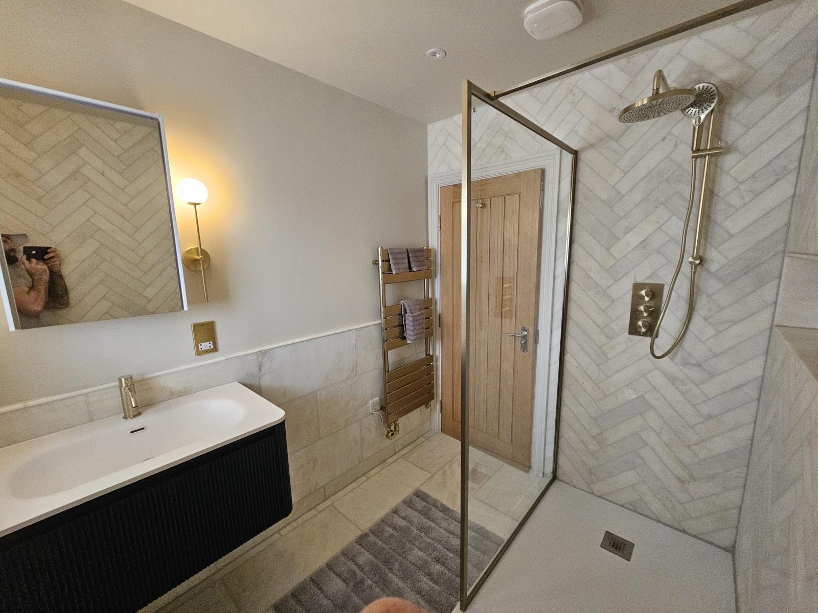 Master bathroom suite London